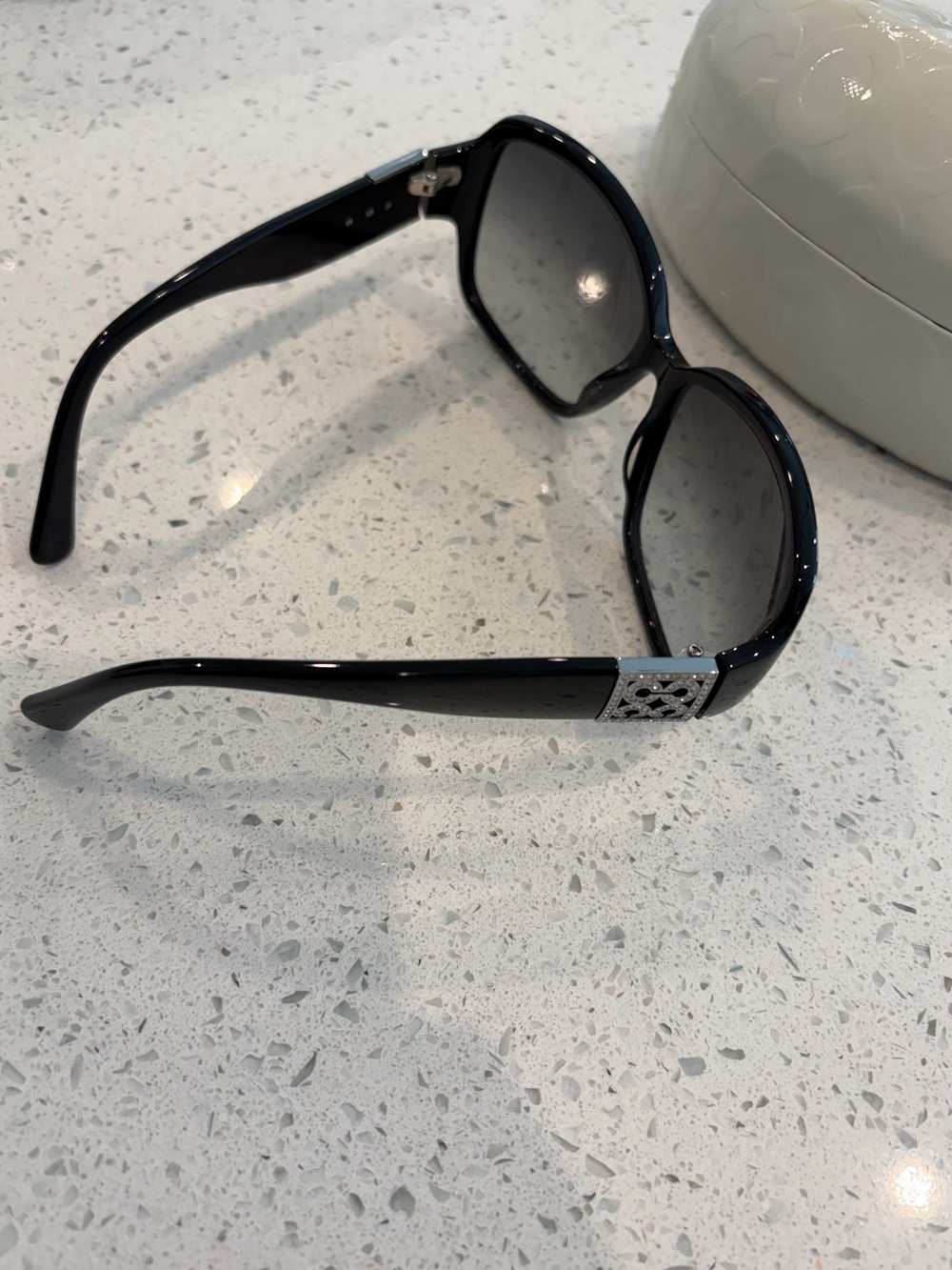 Coach S2025 sunglasses black. Comes with white case. - Picture 3 of 7